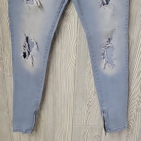 Boohoo Man Distressed Light Wash Skinny Stretch Jeans Mens 32R - Picture 3 of 15